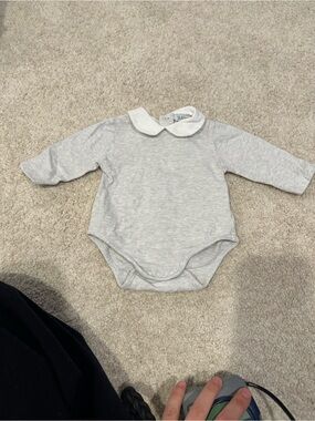 Heather Gray Long-Sleeve Baby Bodysuit with White Peter Pan Collar